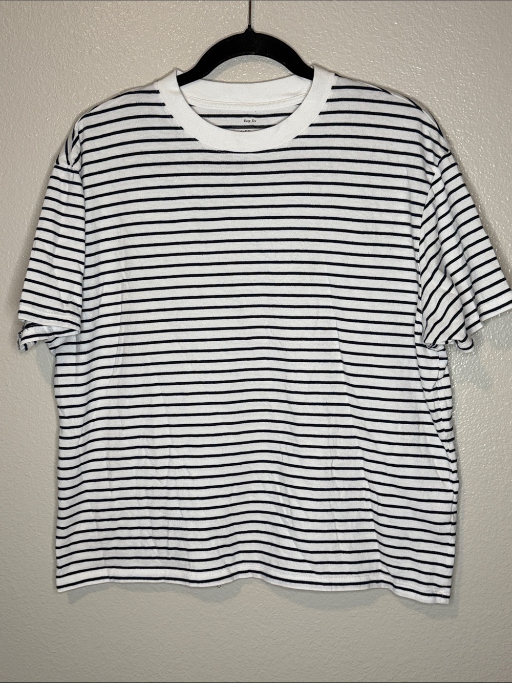 Abercrombie Essentials White Tee with Navy Horizontal Stripes size M (bin13)